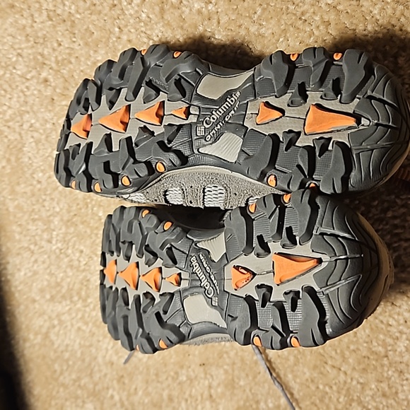 Columbia Womens hiking shoes - Picture 3 of 4